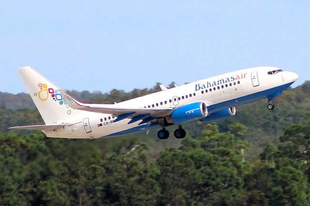 Boeing 737-700 (C6-BFX)