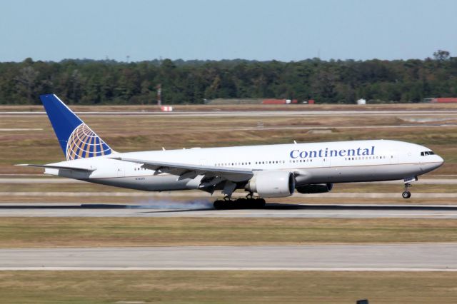 Boeing 777-200 (N78001)