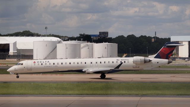 Canadair Regional Jet CRJ-900 (N909XJ)