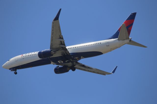 Boeing 737-800 (N391DA)