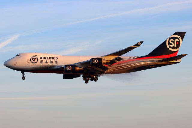 Boeing 747-400 (B-2422)