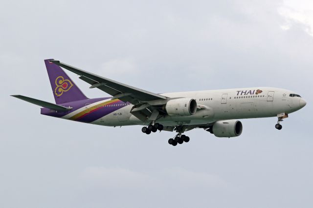 Boeing 777-200 (HS-TJB)