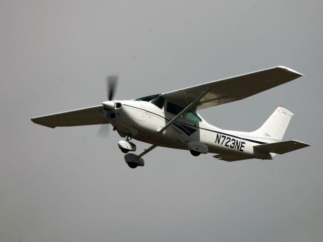 Cessna Skylane (N723NE) - Take off runway 26.