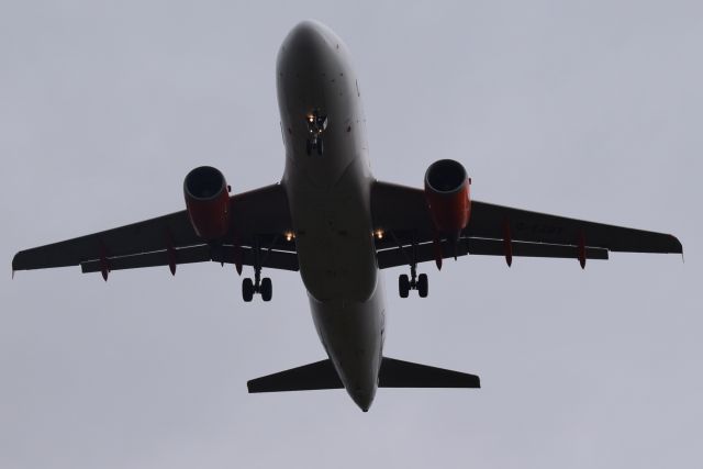 Airbus A319 (G-EZBT) - EZY84FH inbound from Glasgow on finals for runwway 25 at Belfast International on Monday, 21 March 2016.