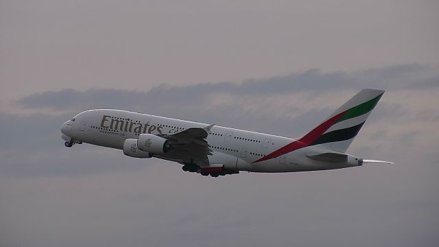 Airbus A380-800 (A6-EOZ)