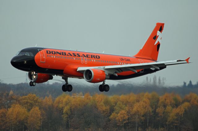 Airbus A320 (UR-DAK) - Donbassaero