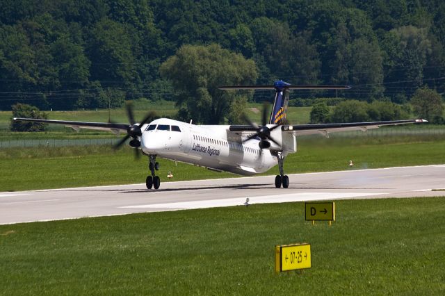 de Havilland Dash 8-400 —