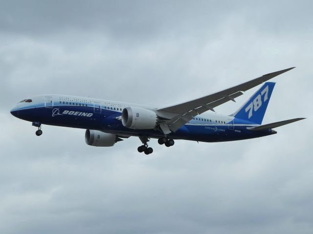 Boeing 787-8 (N787BX) - Boeing 787 on final for runway 23 at Pearson.