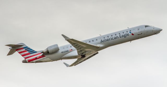 Canadair Regional Jet CRJ-700 (N523AE)