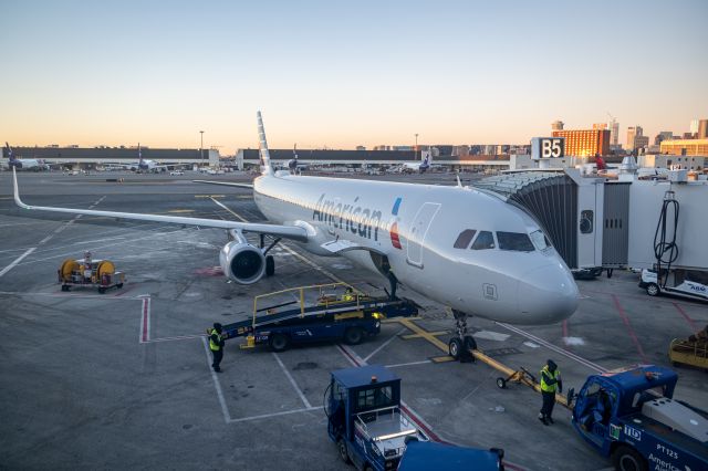 Airbus A321 (N106NN)