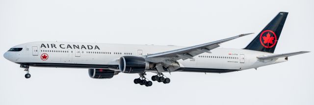 BOEING 777-300ER (C-FITW)