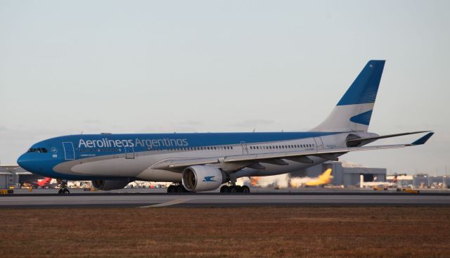 Airbus A330-200 (LV-FNL)