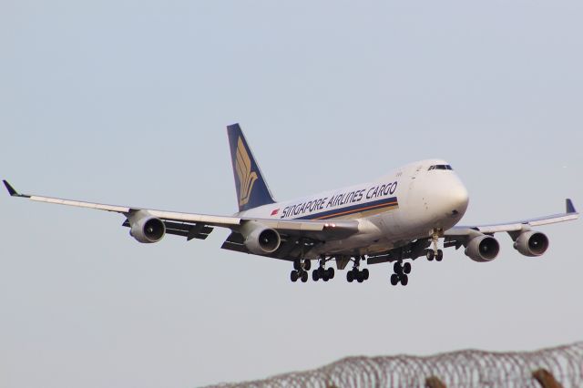 Boeing 747-400 (9V-SFP) - A Singapore Airlines B747-400F on final approach into LHR, landing on runway 27R.br /br /Location: Northern Perimiter Road, Beside Runway 27R.br /Date: 16.06.22 (dd/mm/yy).