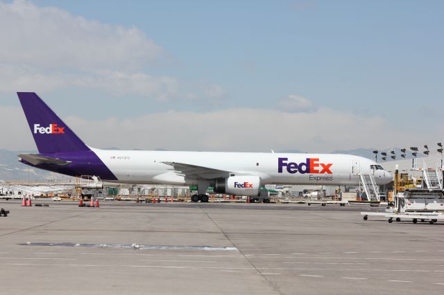 Boeing 757-200 (N973FD)