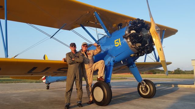 N422DE — - N422DE CN:75-3113 1942 A75N1 "51" at 1T8 (Bulverde TX).  CFI Doc Hecker in Brown and Oaul Celio in Sage Green