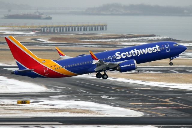 Boeing 737 MAX 8 (N8716B) - Southwest 2672 to Houston departing on 22R