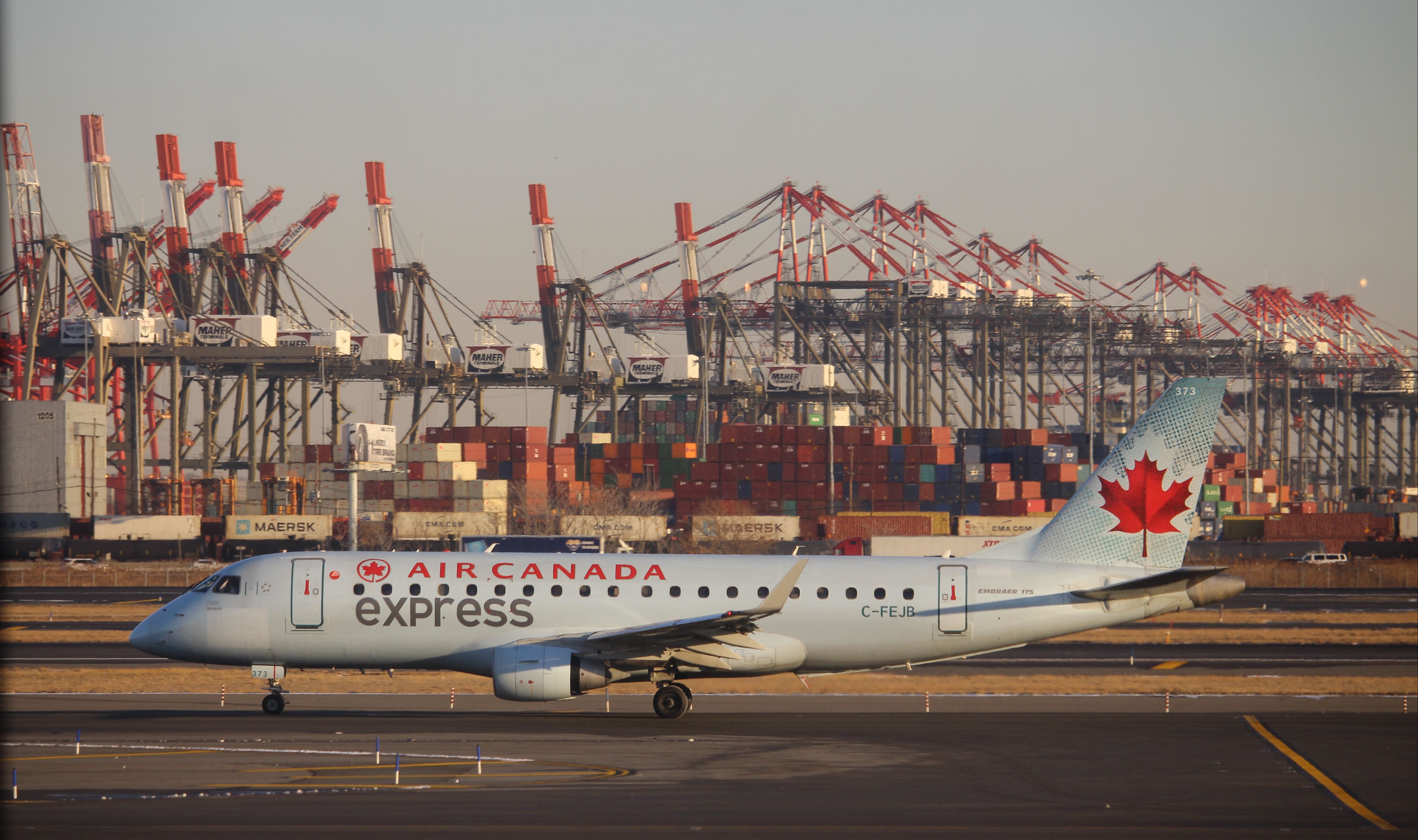 Embraer 175 (C-FEJB)