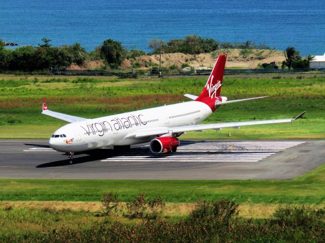 Airbus A330-300 (G-VUFO)