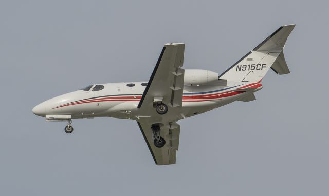 Cessna Citation Mustang (N915CF) - Runway 20R arrival @KDPA.