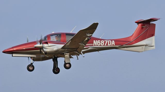 Diamond DA-62 (N687DA) - October 31, 2018, Lebanon, TN -- This Diamond DA-62 is on a short final to runway 19 at Lebanon.