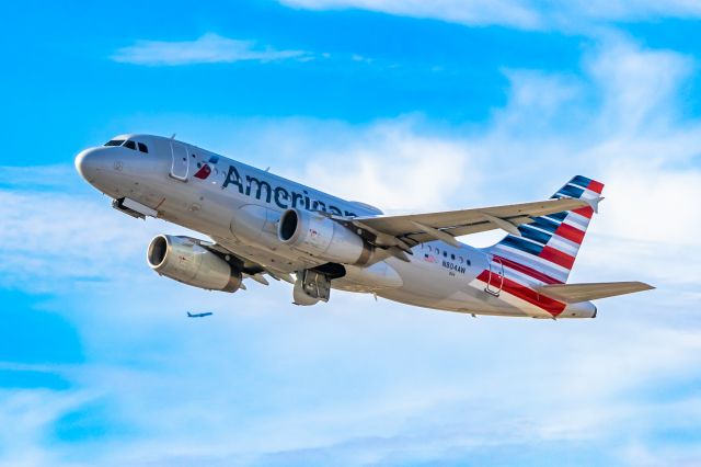 Airbus A319 (N804AW) - American Airlines A319 taking off while American Airlines A321 neo  N418AN climbs in the background at PHX on 11/28/22. Taken with a Canon 850D and Tamron 70-200 G2 lens.