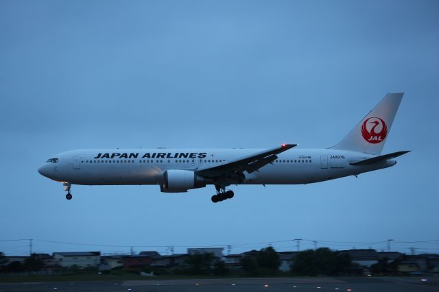 BOEING 767-300 (JA8976) - 15 June 2016:HND-HKD.