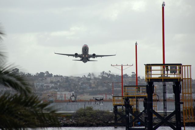 Boeing 737-800 (N962AN) - Moments after Lift Off