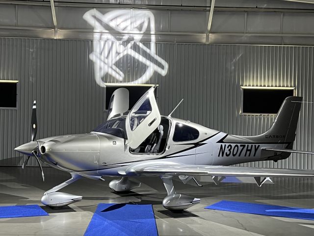 Cirrus SR-22 (N307HY)