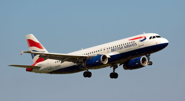 Airbus A320 (G-EUUK)