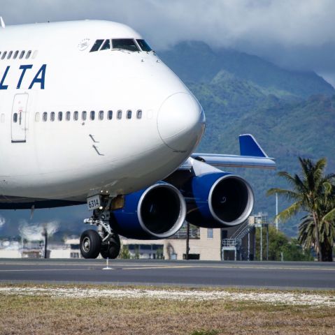 Boeing 747-400 — - Delta 747 heading out to reef runway for a flight to Atlanta from Honolulu.