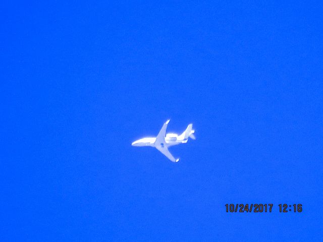 Embraer Phenom 300 (N896JH)