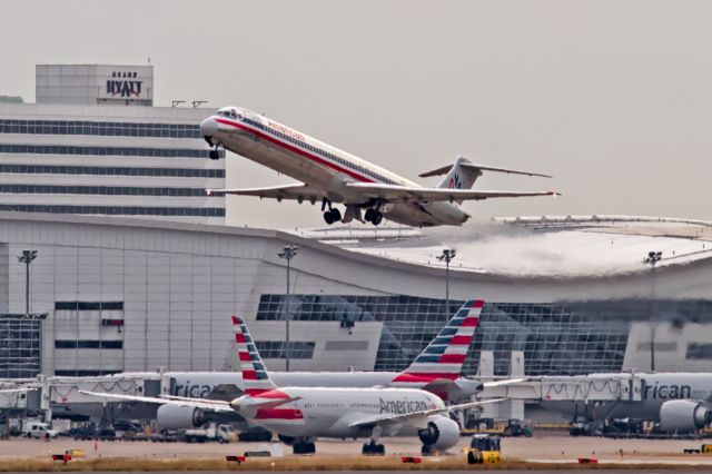 McDonnell Douglas MD-80 —