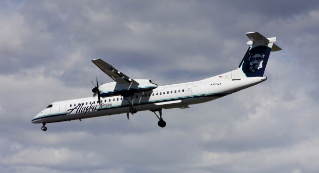 de Havilland Dash 8-400 (N419QX)