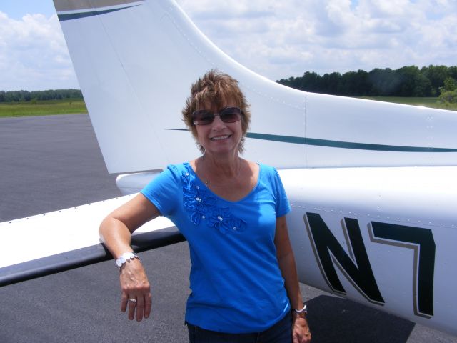 Cessna Skylane (N7432S) - windy day @ Bastrop, Louisiana