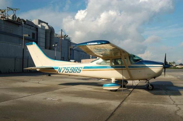 Cessna Skylane (N7598S)