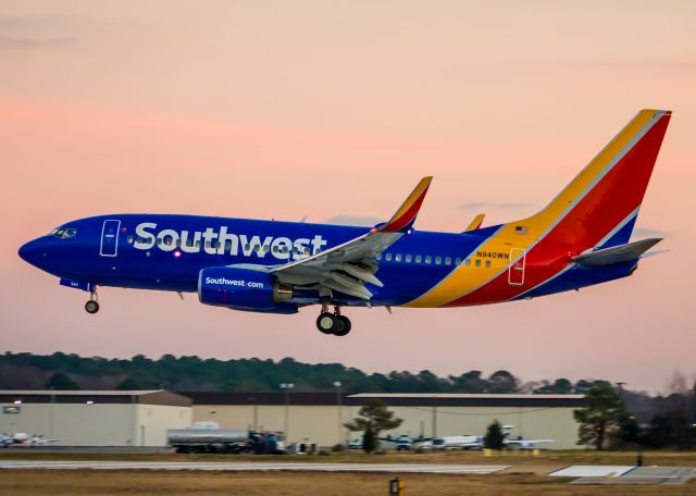 Boeing 737-700 (N940WN)