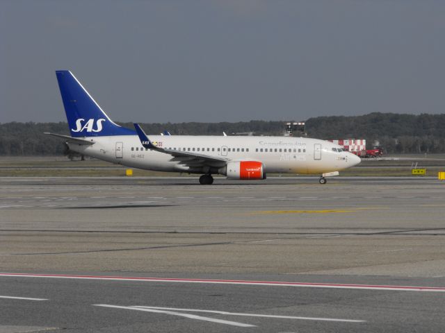 Boeing 737-700 (SE-REZ)