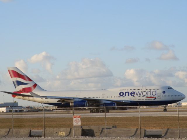 Boeing 747-400 (G-BNLI)
