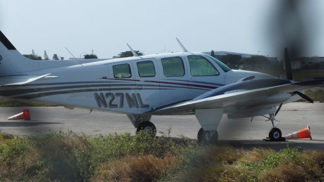 Beechcraft Baron (58) (N27ML) - Parked at GA