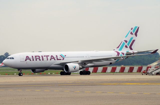 Airbus A330-200 (EI-GGR)