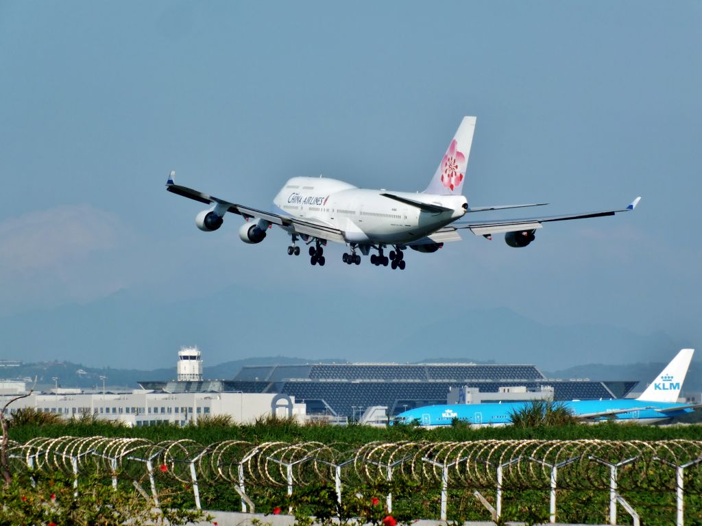 Boeing 747-400 (N168CL)