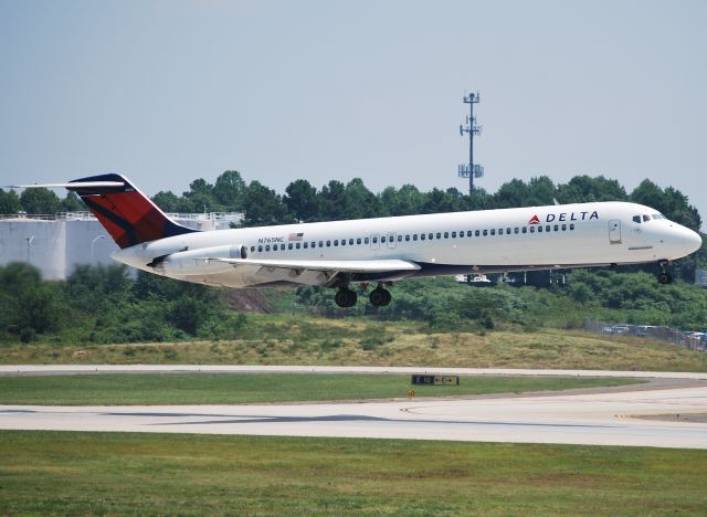 McDonnell Douglas DC-9-50 (N765NC) - Arriving 18C - 7/15/10