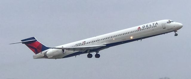 McDonnell Douglas MD-90 (N928DN) - Taking off back to ATL.  Not long for this world unfortunately.  Due to Coronavirus the MD-90 retirement is being accelerated.  3/18/20.