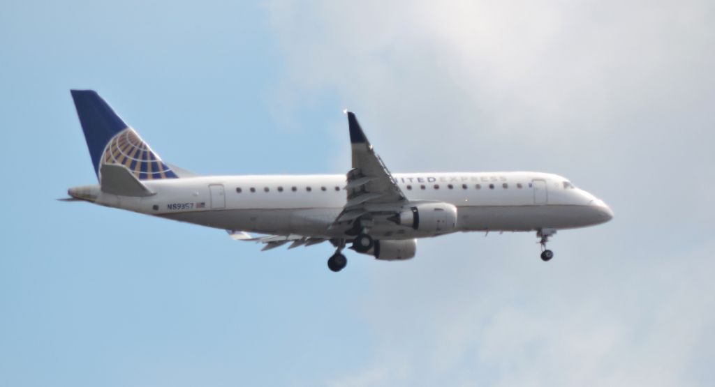 Embraer 175 (N89357) - Minutes before landing, summer of 2018.