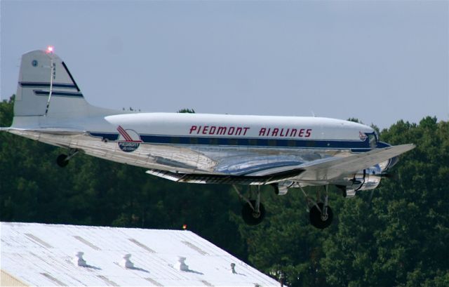 Douglas DC-3 —
