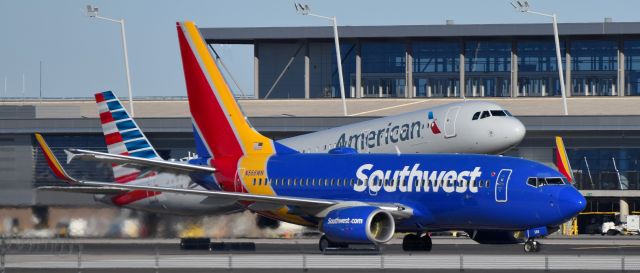Boeing 737-700 (N566WN) - phoenix sky harbor international airport 16OCT21