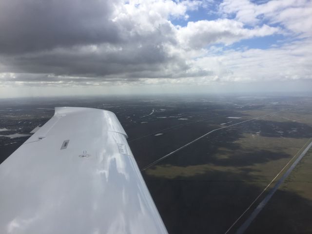 Cessna 350 (N1443T)