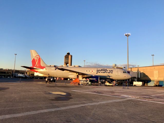 Airbus A320 (N605JB)