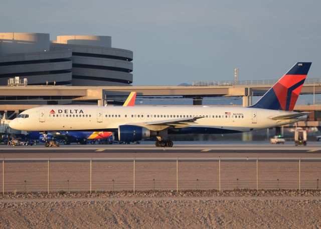 Boeing 757-200 (N698D)