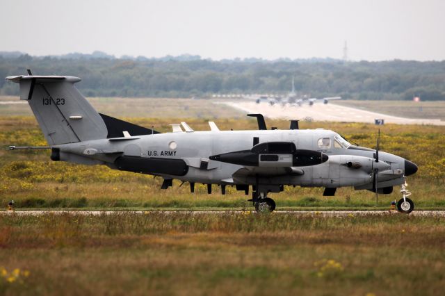 Beechcraft Super King Air 200 (9213123) - Comp. B of 15th Mil. Intelligence Battalion Ft.Hood, TX. (Wiesbaden-Germany)